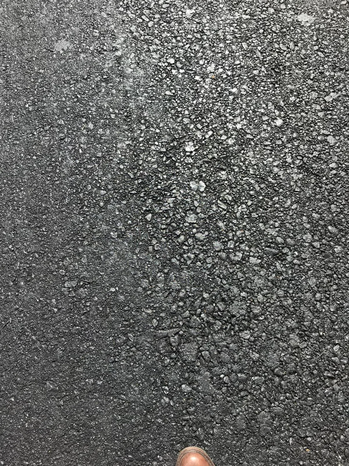 Surface de chaussée LL-TECH dense et cohésive après compactage